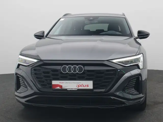 Audi Q8 E-Tron view 3