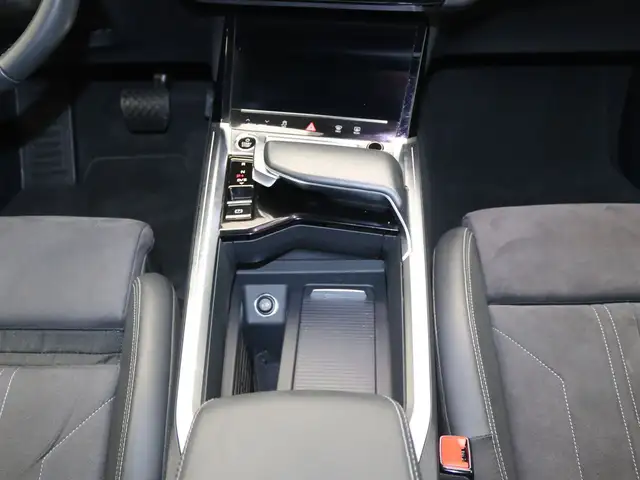 Audi Q8 E-Tron view 12
