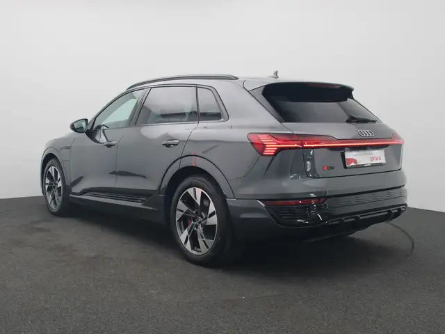 Audi Q8 E-Tron view 5