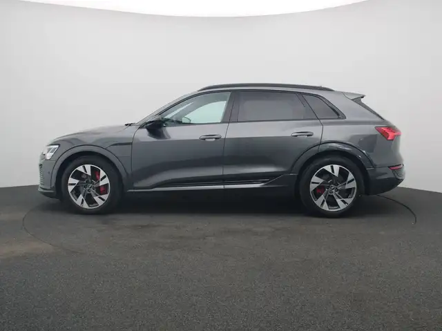 Audi Q8 E-Tron view 4