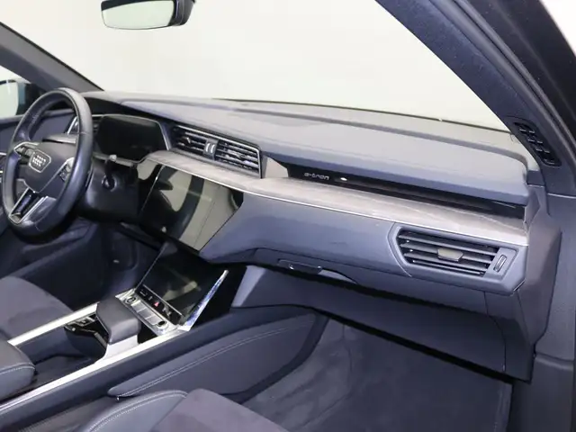 Audi Q8 E-Tron view 9