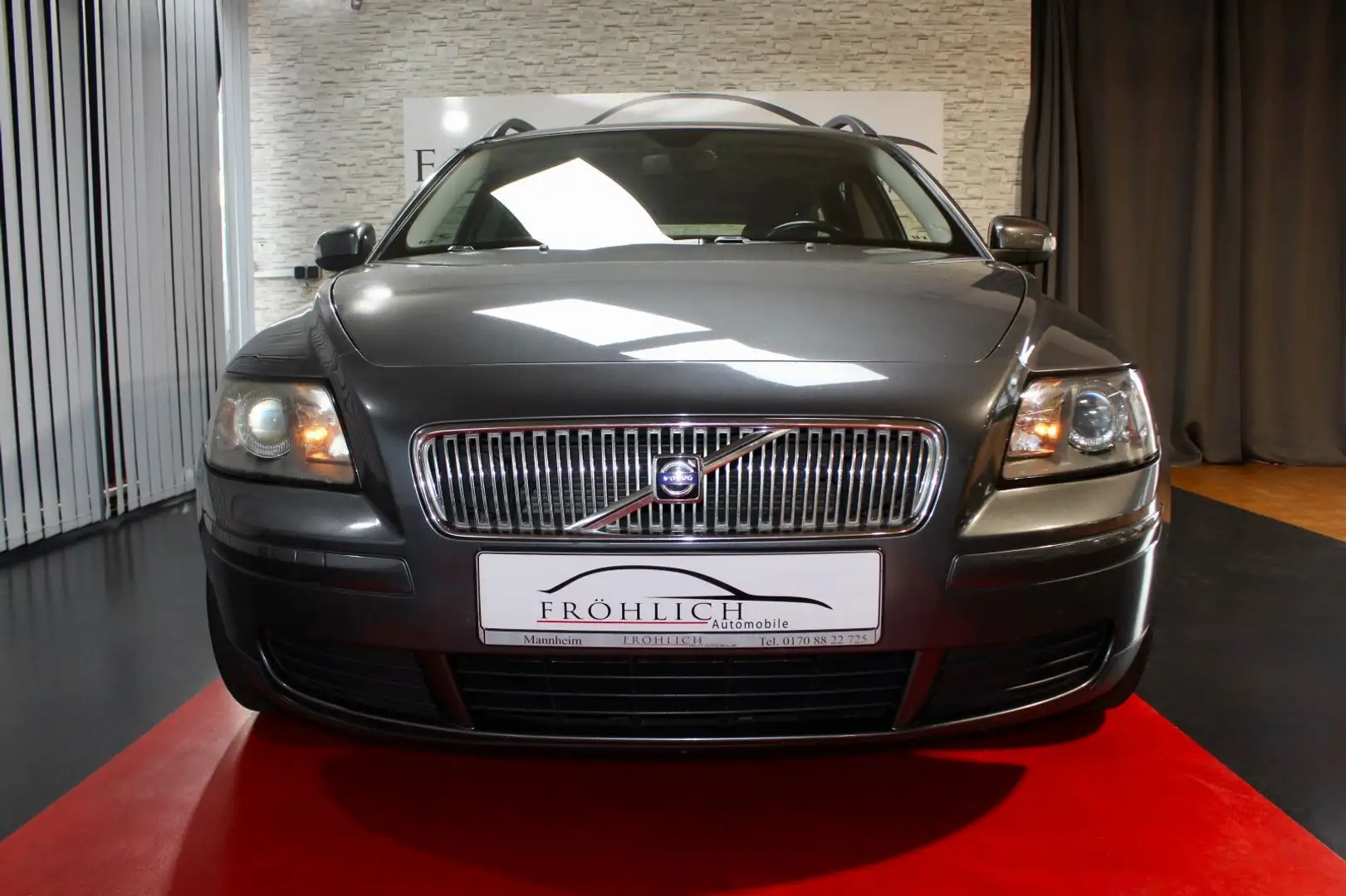 Volvo V50 Kombi 1.6 D Kinetic KLIMAAUT·PDC·BLUETOOTH Grau - 2