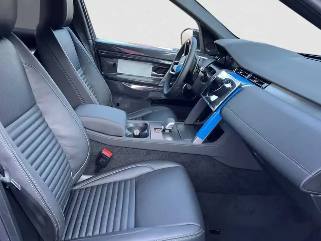 Land Rover Discovery Sport view 3