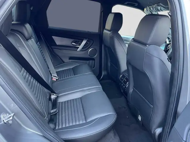 Land Rover Discovery Sport view 5