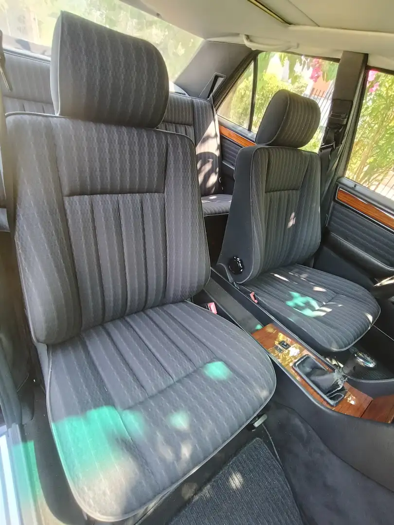 Mercedes-Benz E 200 E (124) 200 E Zwart - 2