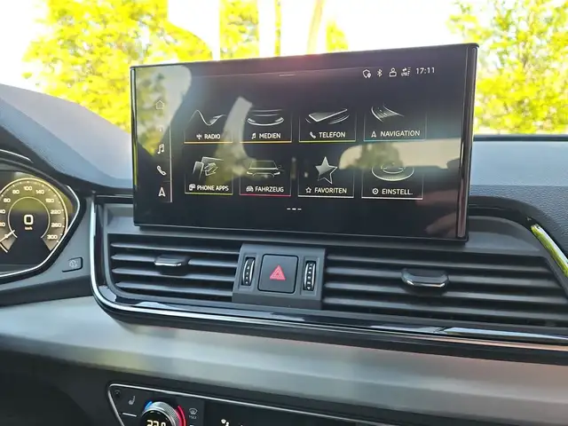 Audi Q5 view 12