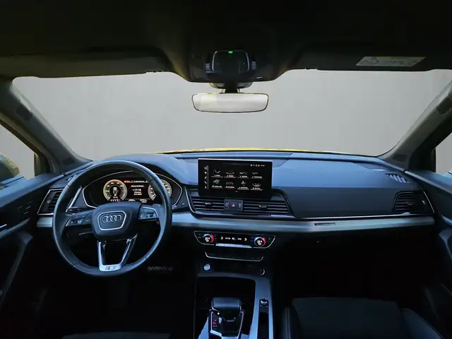 Audi Q5 view 9
