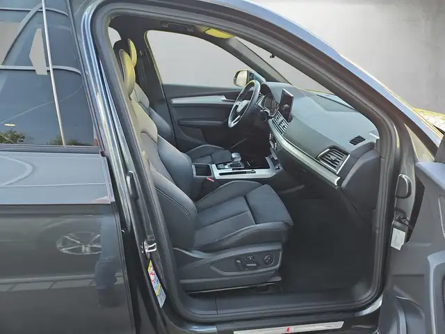 Audi Q5 view 14