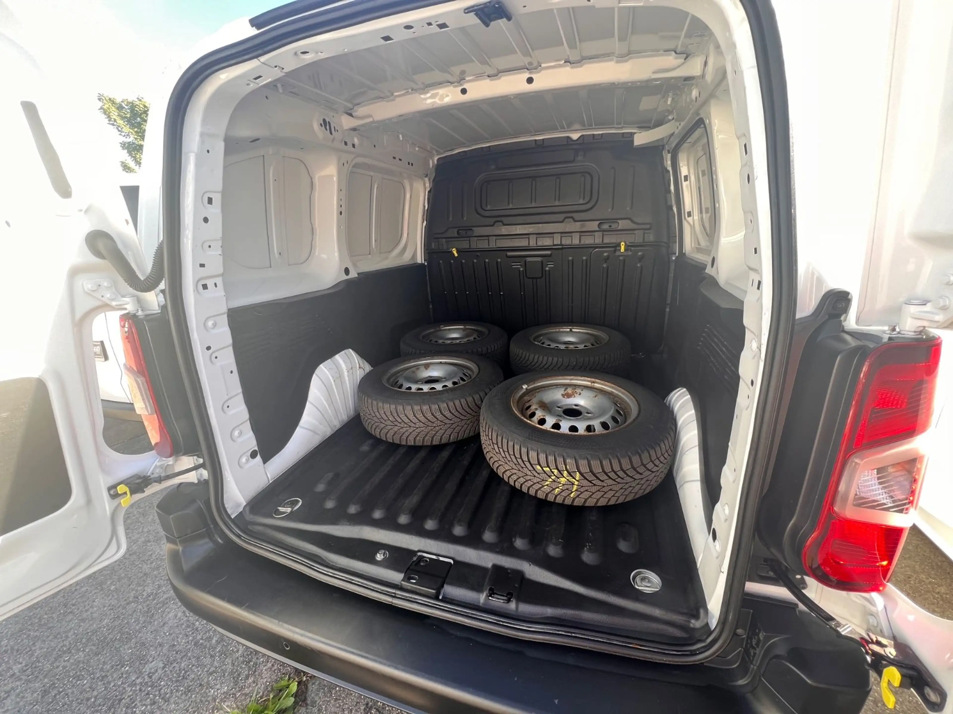 Citroen Berlingo Club*R-Cam*PDC*Klima*3-Sitzer*Navi*APP* — photo 10