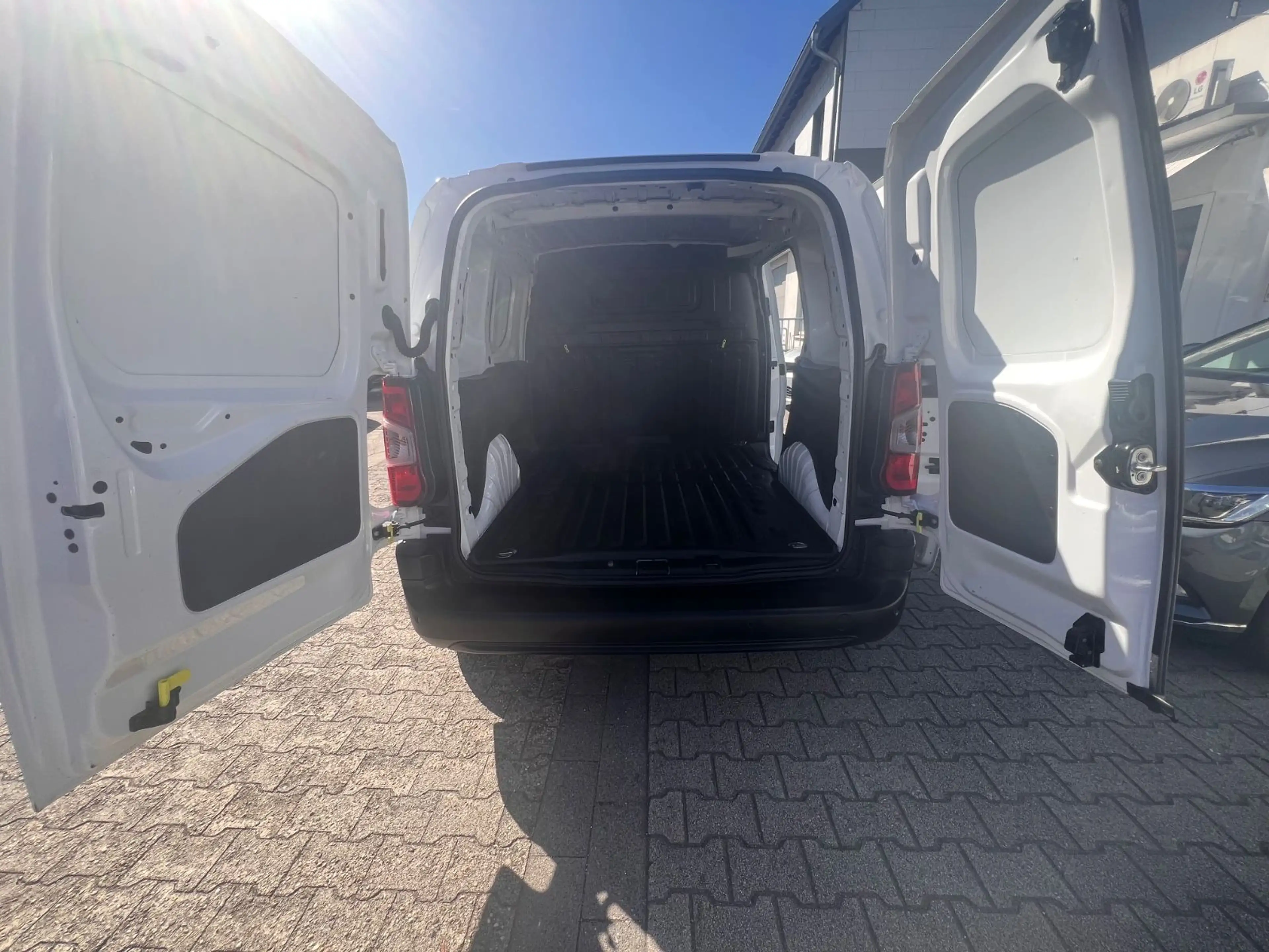 Citroen Berlingo Club*R-Cam*PDC*Klima*3-Sitzer*Navi*APP* — photo 9