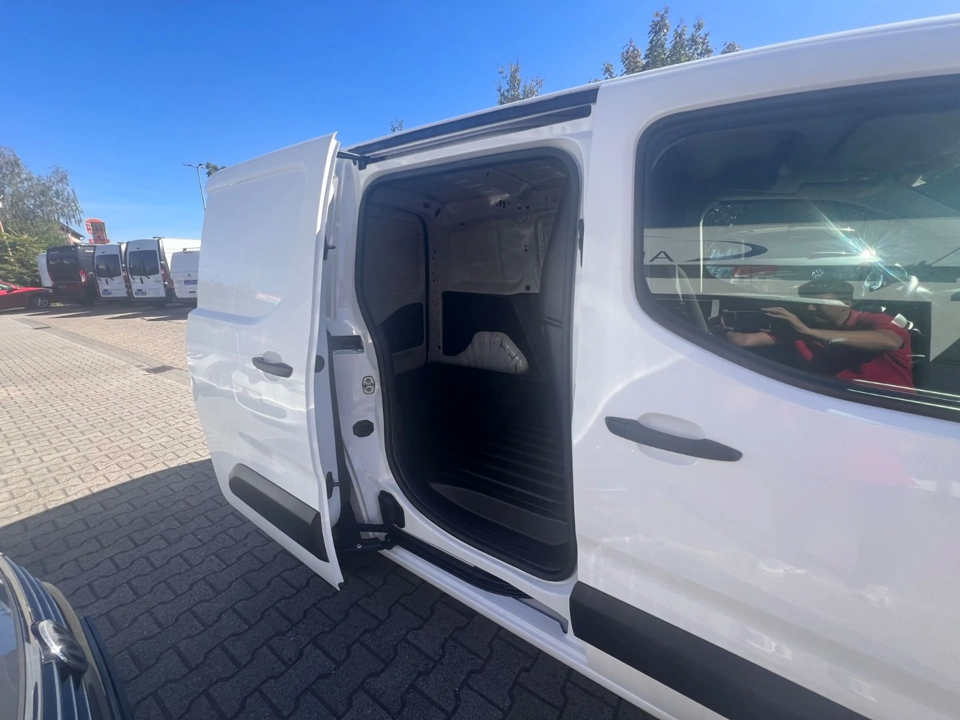 Citroen Berlingo Club*R-Cam*PDC*Klima*3-Sitzer*Navi*APP* — photo 8