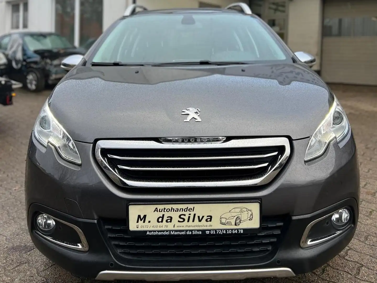 Peugeot 2008 Allure *Automatik*SHZ*JBL*Navi*PDC*LED*Pano* Gris - 2