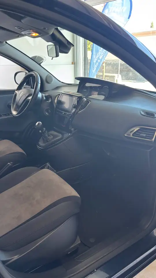 Lancia Ypsilon 2021 — фото 17