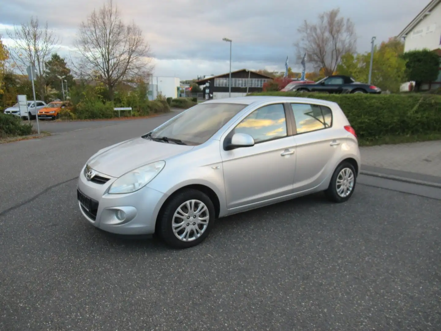 Hyundai i20 Silber - 1