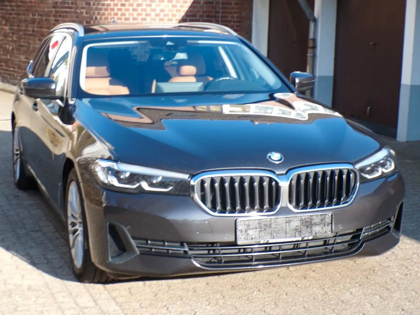 BMW 530 e xDrive AUT/LEDER/NAVI.PROF/KAMERA/M.Lenkrad Gris - 2