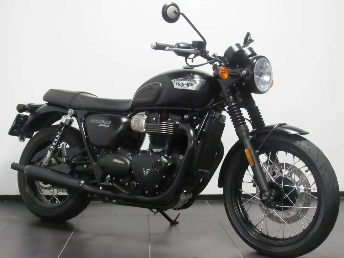 Triumph Bonneville T100 Noir - 2