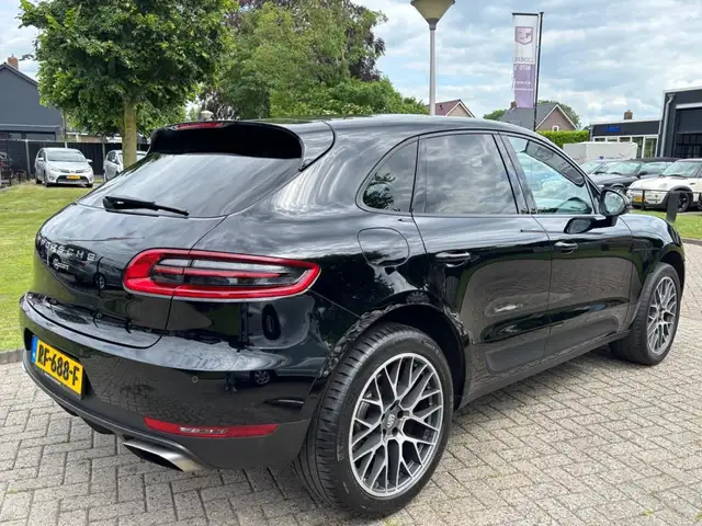 Porsche Macan view 5