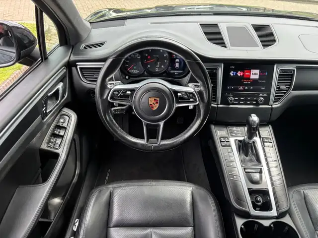 Porsche Macan view 9