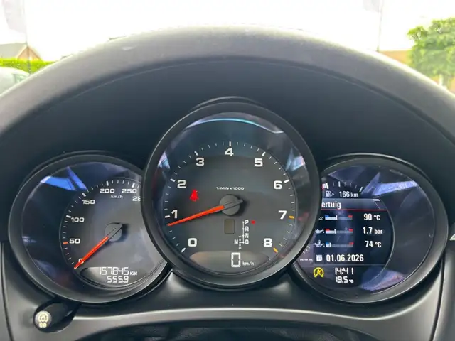 Porsche Macan view 14
