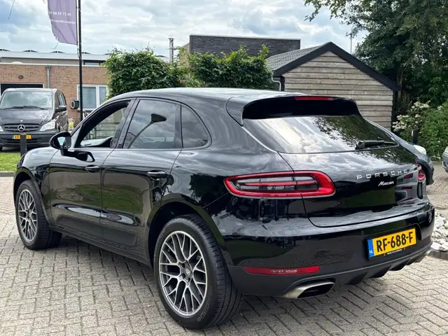 Porsche Macan view 7