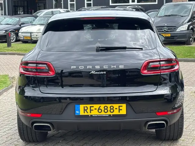Porsche Macan view 6