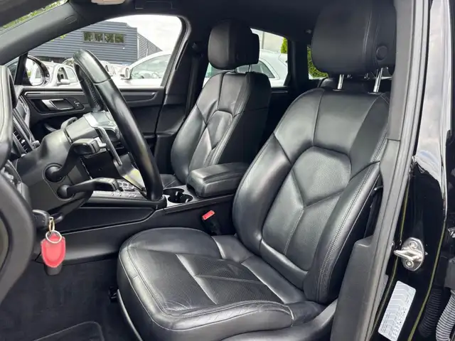 Porsche Macan view 12