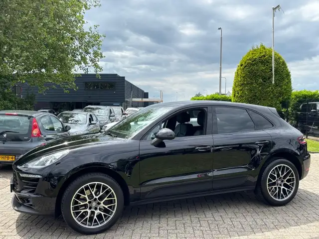 Porsche Macan view 8