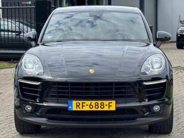 Porsche Macan view 2