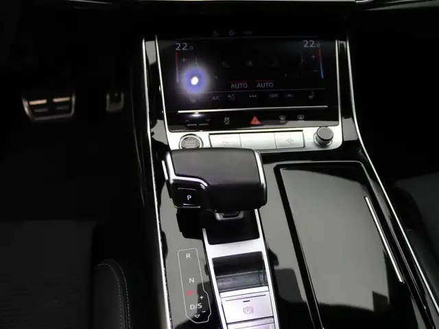 Audi Q8 view 14