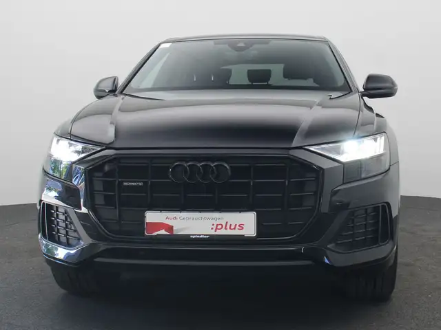 Audi Q8 view 3