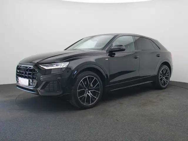 Audi Q8 view 2