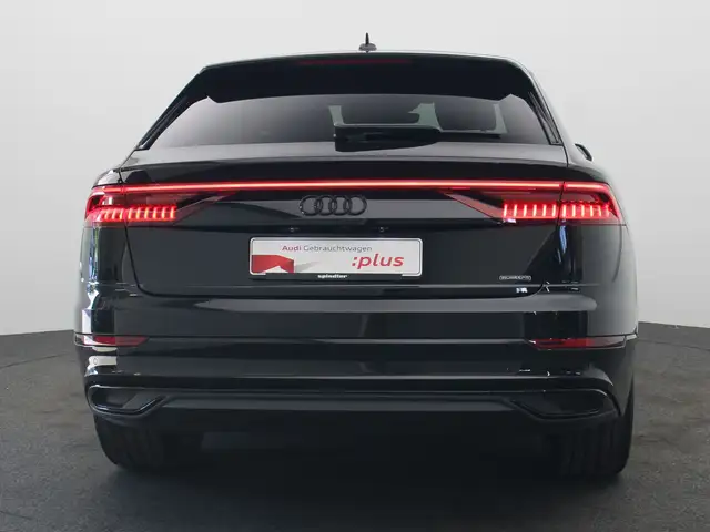 Audi Q8 view 6