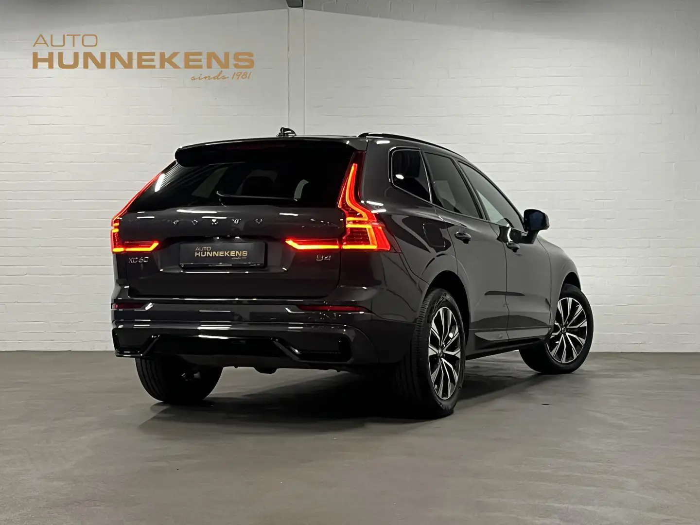 Volvo XC60 B4 Plus Dark Adapt. cruise | Stoel-/Stuurverwarmin Grijs - 2