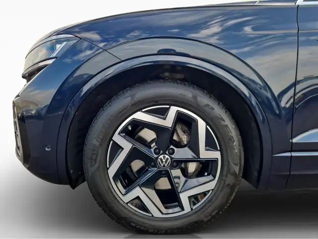 Volkswagen Touareg view 8