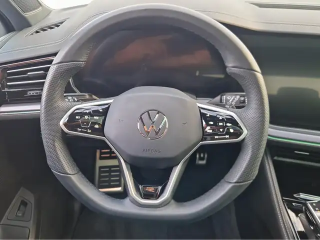 Volkswagen Touareg view 10