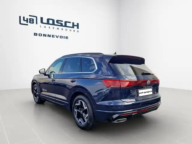 Volkswagen Touareg view 6