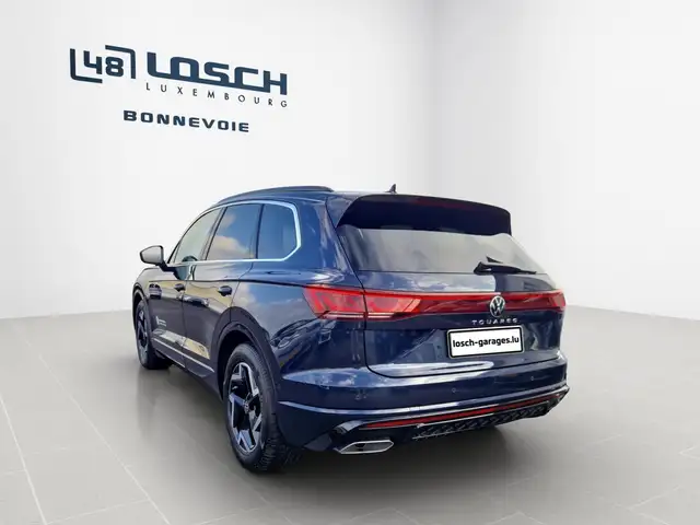 Volkswagen Touareg view 7