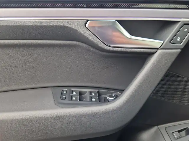 Volkswagen Touareg view 14