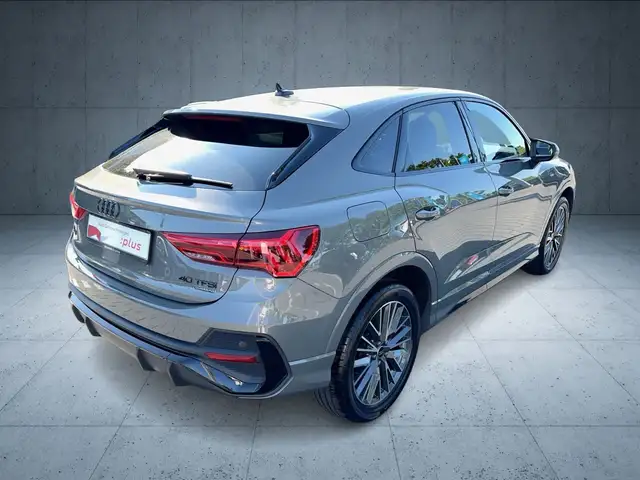 Audi Q3 view 5
