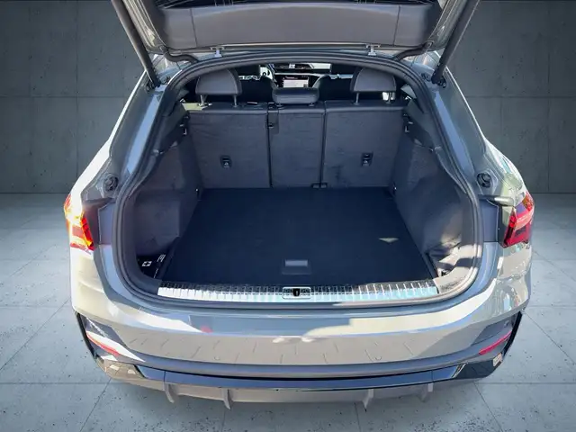 Audi Q3 view 13