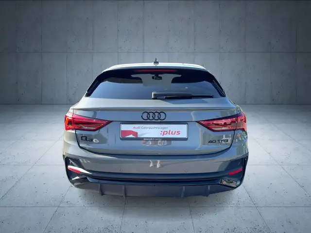 Audi Q3 view 4