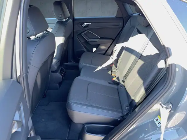 Audi Q3 view 12