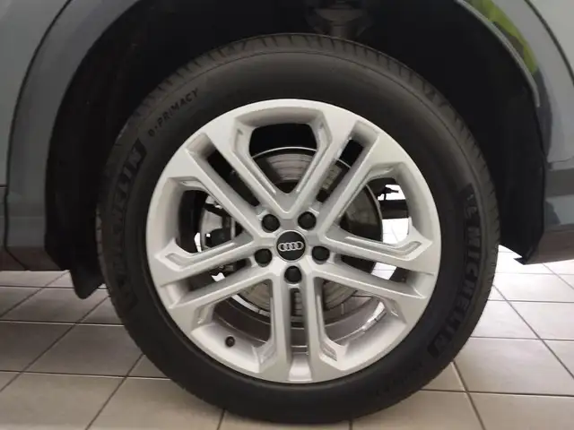 Audi Q5 view 10
