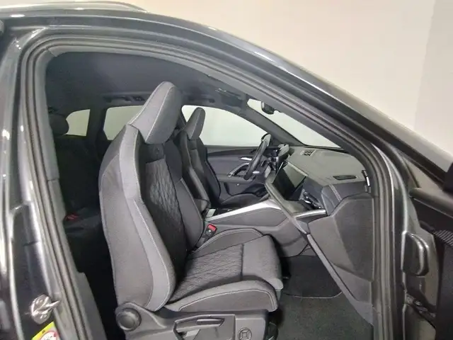 Audi Q5 view 8