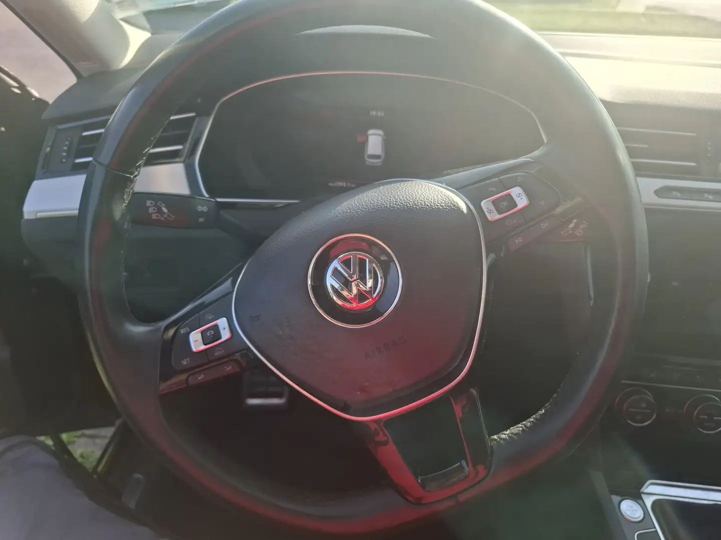 Volkswagen Passat Variant SW 1.6 TDI 120 BlueMotion Technology R-line - 1