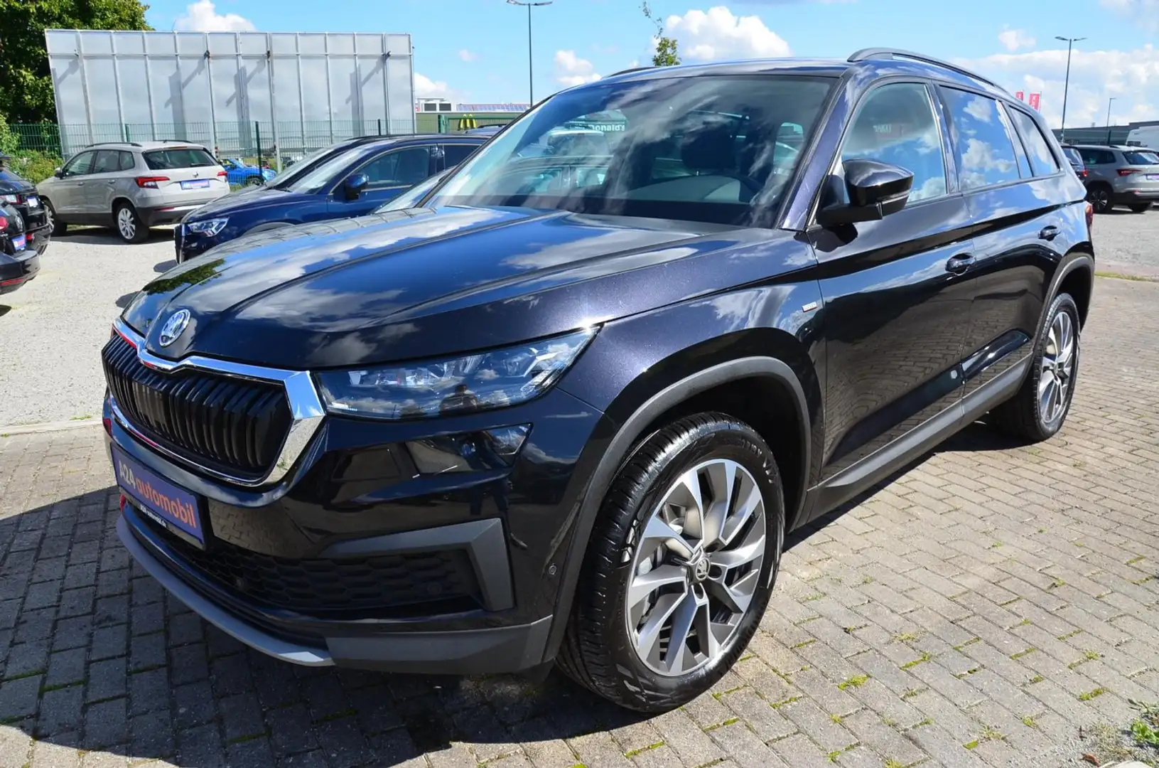 Skoda Kodiaq 2.0 TDI Clever 4x4 LED Navi ACC  elektr. Heckklapp Schwarz - 1