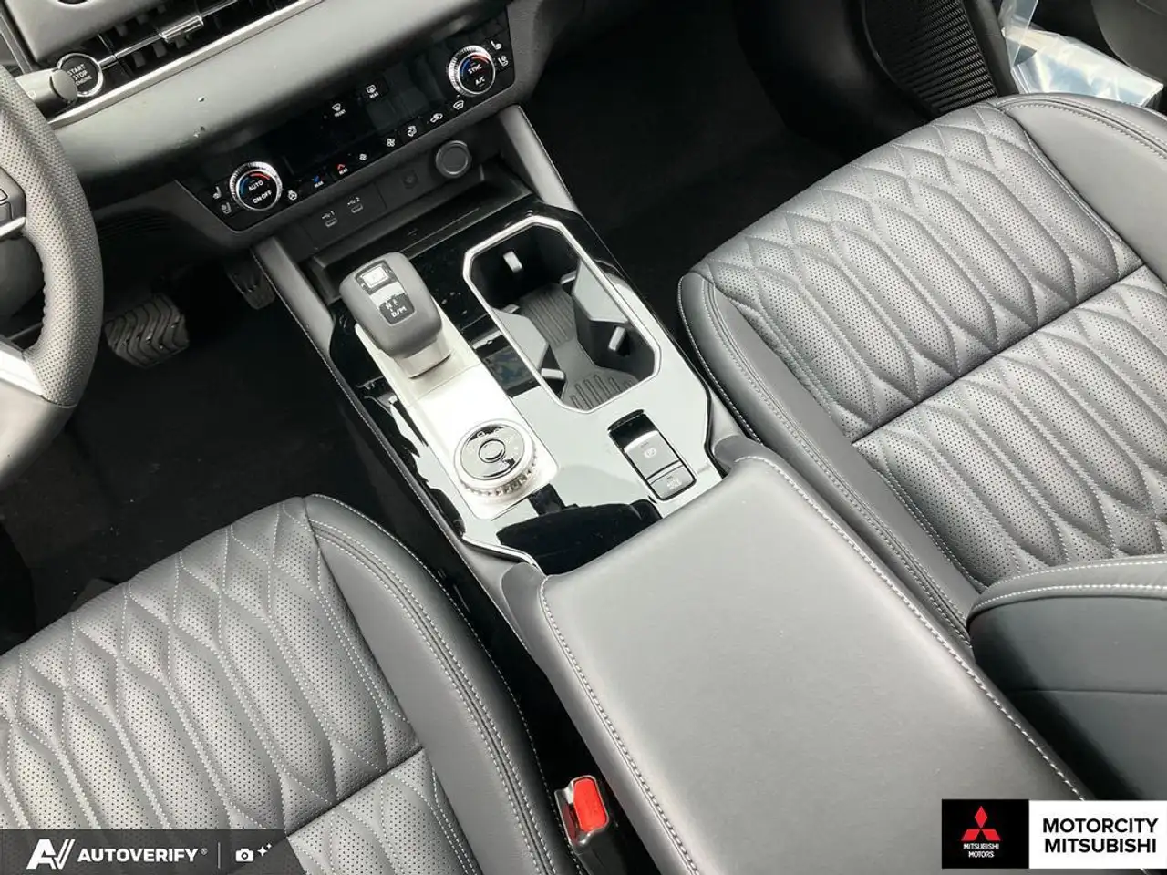 Mitsubishi Outlander снимка Mitsubishi Outlander