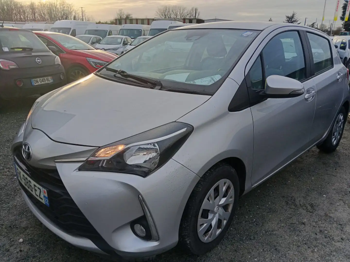 Toyota Yaris 70CH BUSINESS société Gris - 1