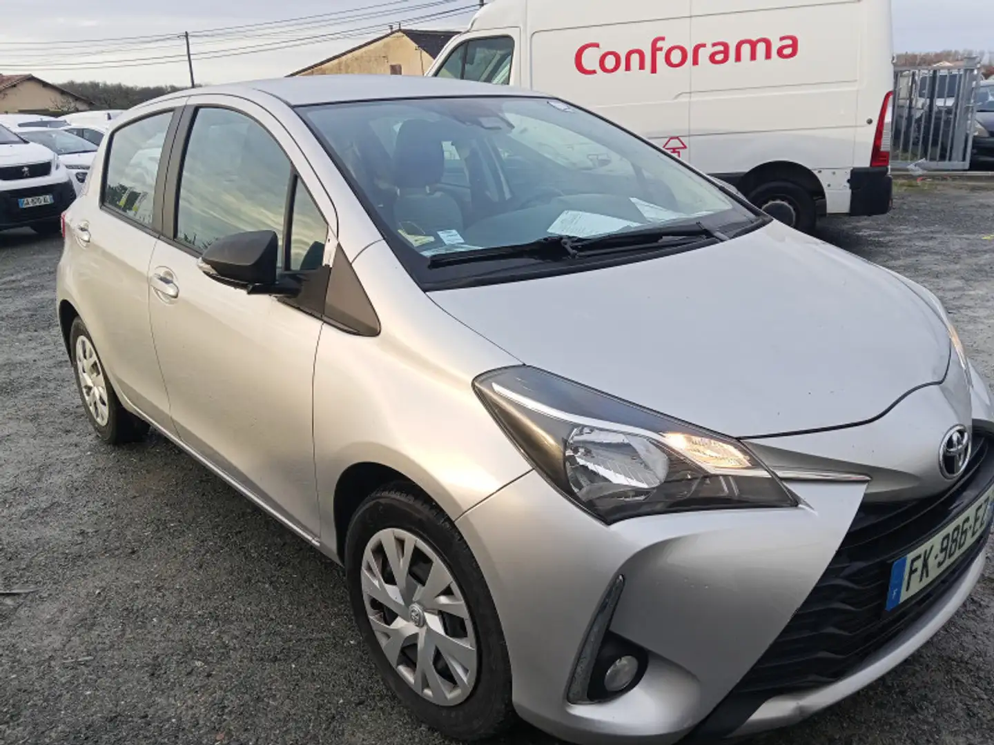 Toyota Yaris 70CH BUSINESS société Gris - 2