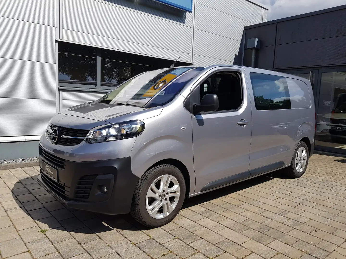 Opel Vivaro Edition M (L2), Rückfahrkamera, CarPlay Grau - 1